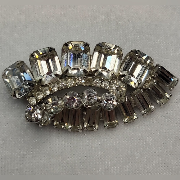 Source Unknown Jewelry - Vintage Glam Rhinestone Brooch / Pendant